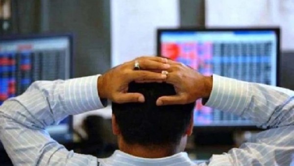 দেশে দীর্ঘ মন্দার কারণে অধিকাংশ সাধারণ বিনিয়োগকারী বড় লোকসানের মুখে