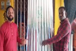 সিলেটের বিশ্বনাথে অসহায় মানুষের পাশে আর-রাহমান এডুকেশন ট্রাস্ট ইউকের টিন বিতরণ